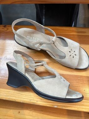 NEW Munro Tech Walking Wedge Taupe Suede Sandals